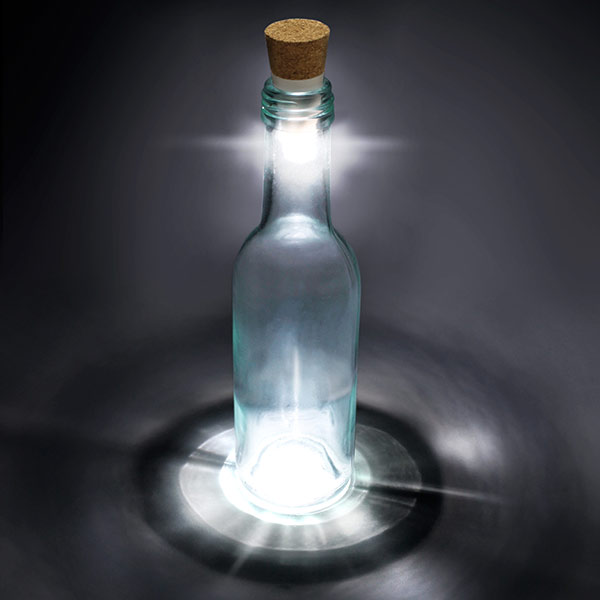 Tapón con luz LED que convierte botellas vacías en lámparas de diseño realmente originales