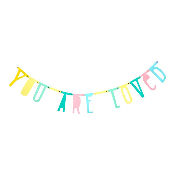 Guirnalda de letras en tonos pastel
