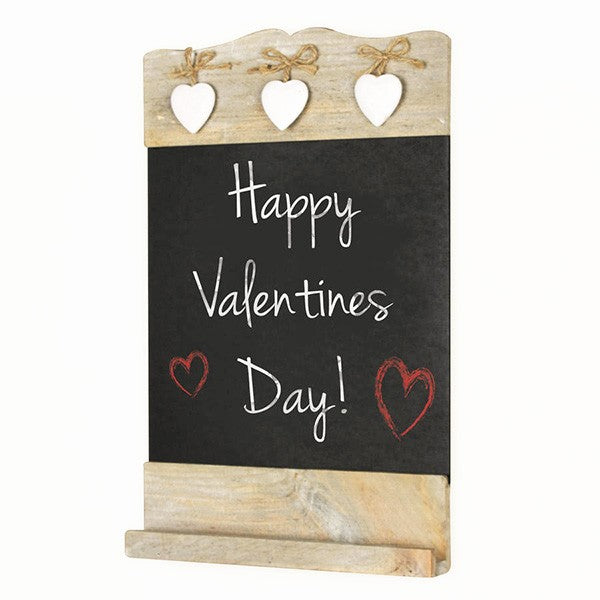 Pizarra con corazones blancos