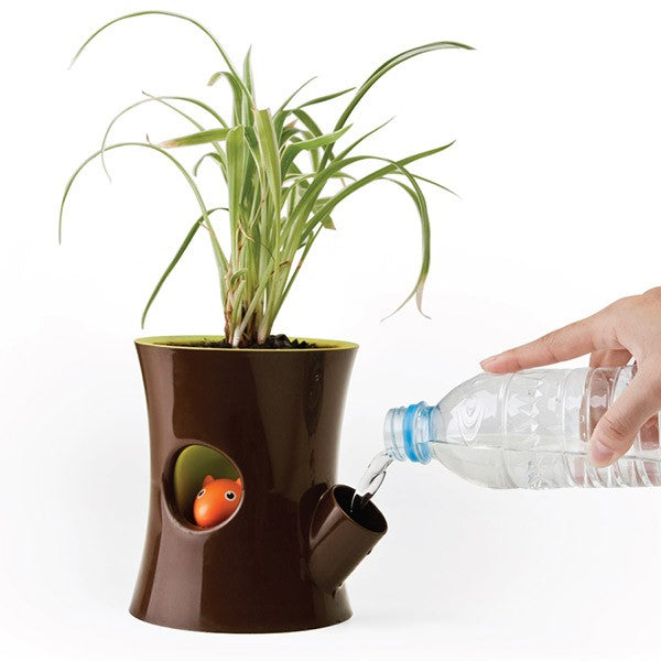 Self watering flowerpot - Brown Log and Squirrel